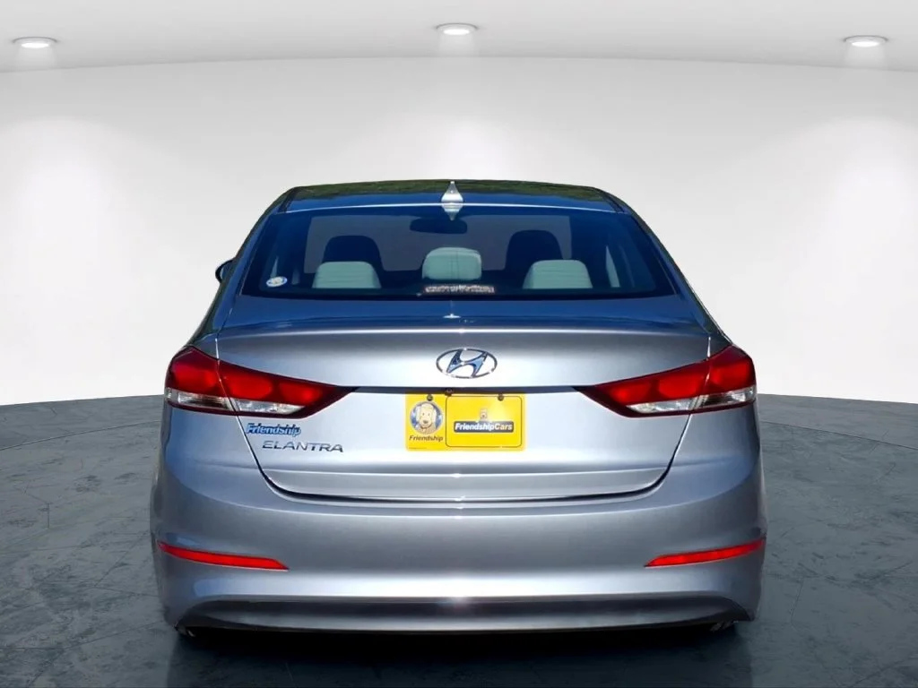 Used 2017 Gray Hyundai SE image 7