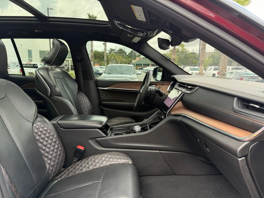 Used 2022 Velvet Jeep Summit image 15