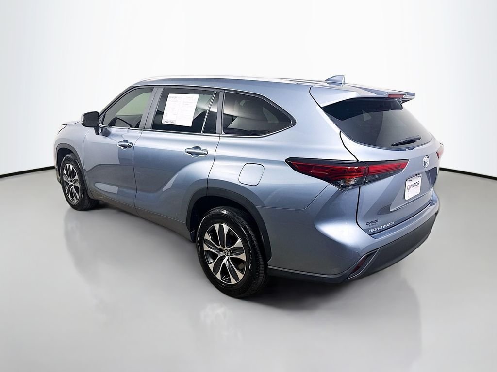Used 2023 Moon Dust Toyota XLE image 5