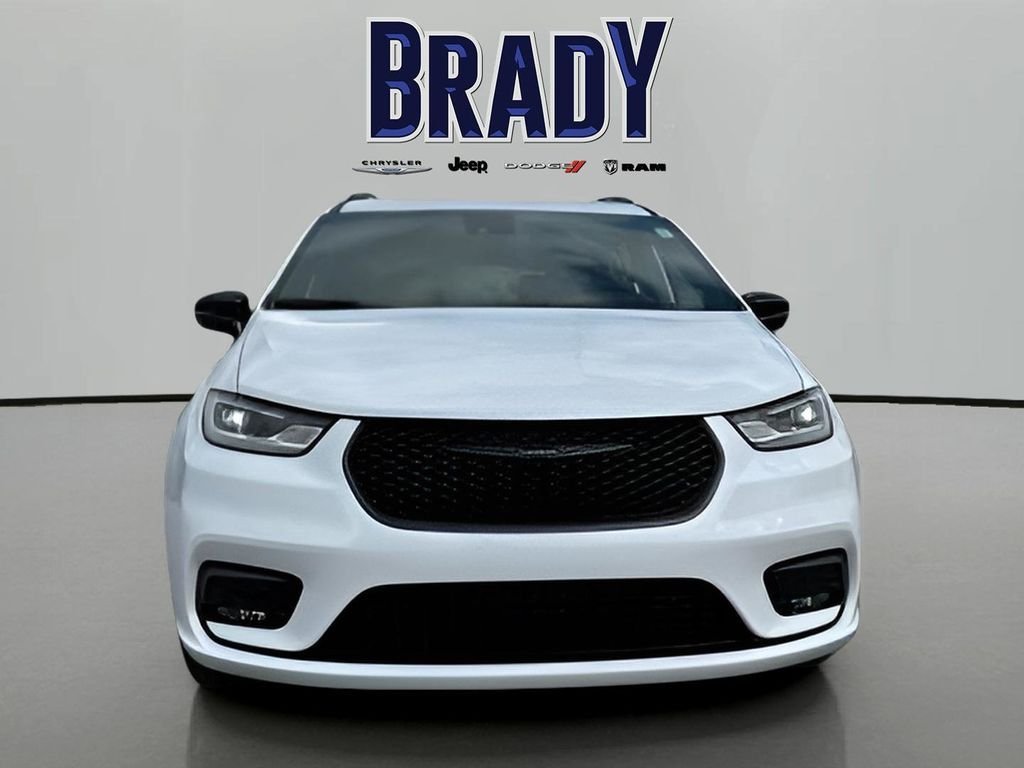 New 2024 Bright White Clear-Coat Exterior Paint Chrysler Touring L image 2