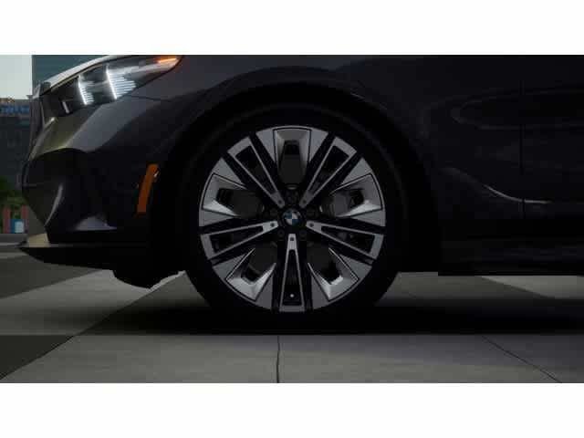 Used 2026 Dark Graphite Metallic BMW 530i image 7