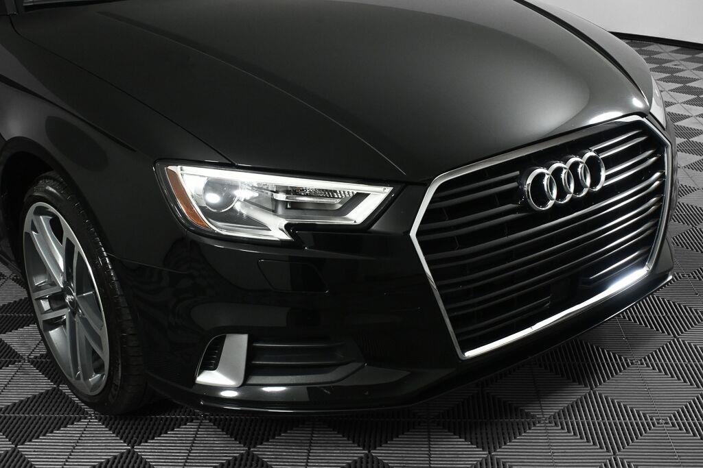 Used 2018 Brilliant Black Audi Premium image 33