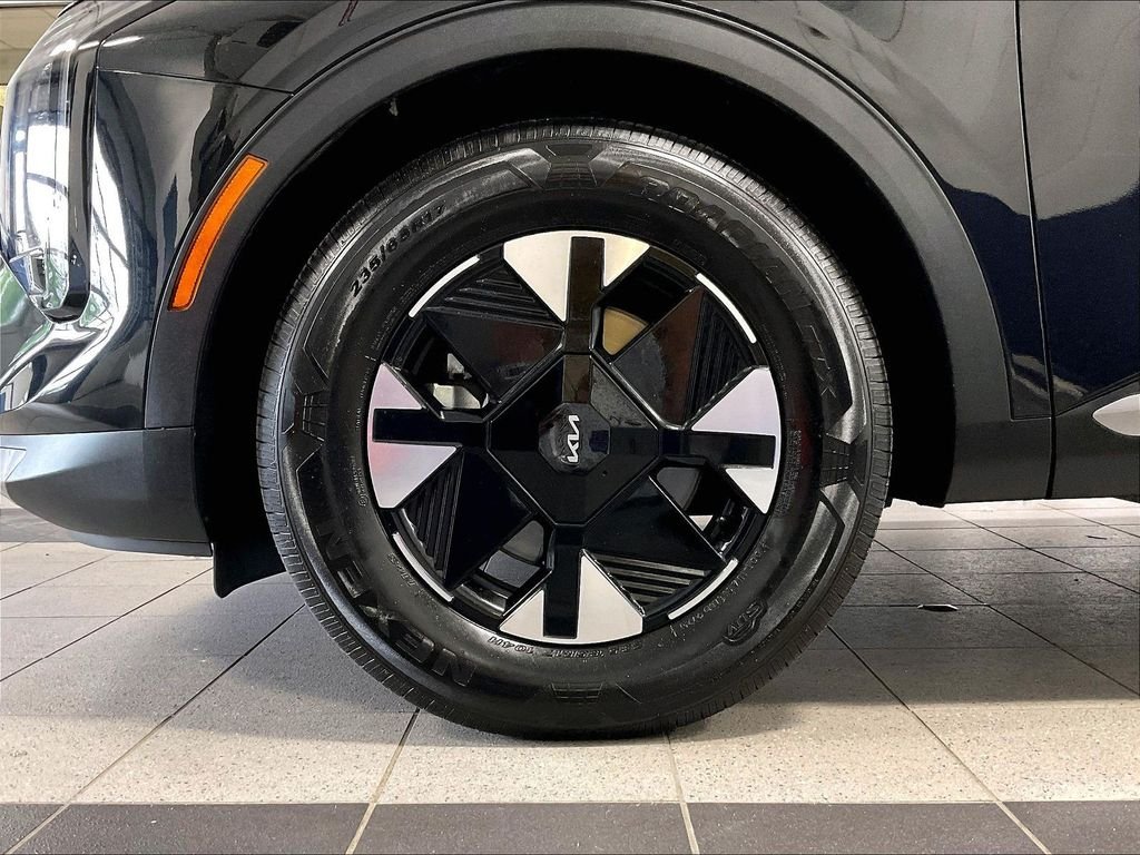 Used 2026 Black Kia LX image 7
