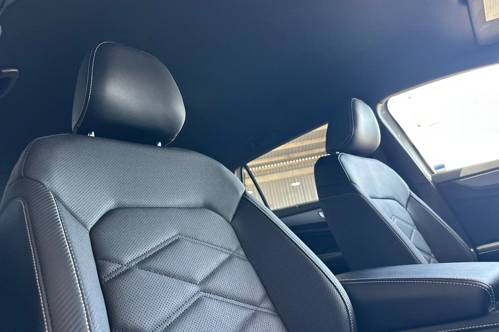 New 2026 White Volkswagen 2.0T SE w/Technology image 15