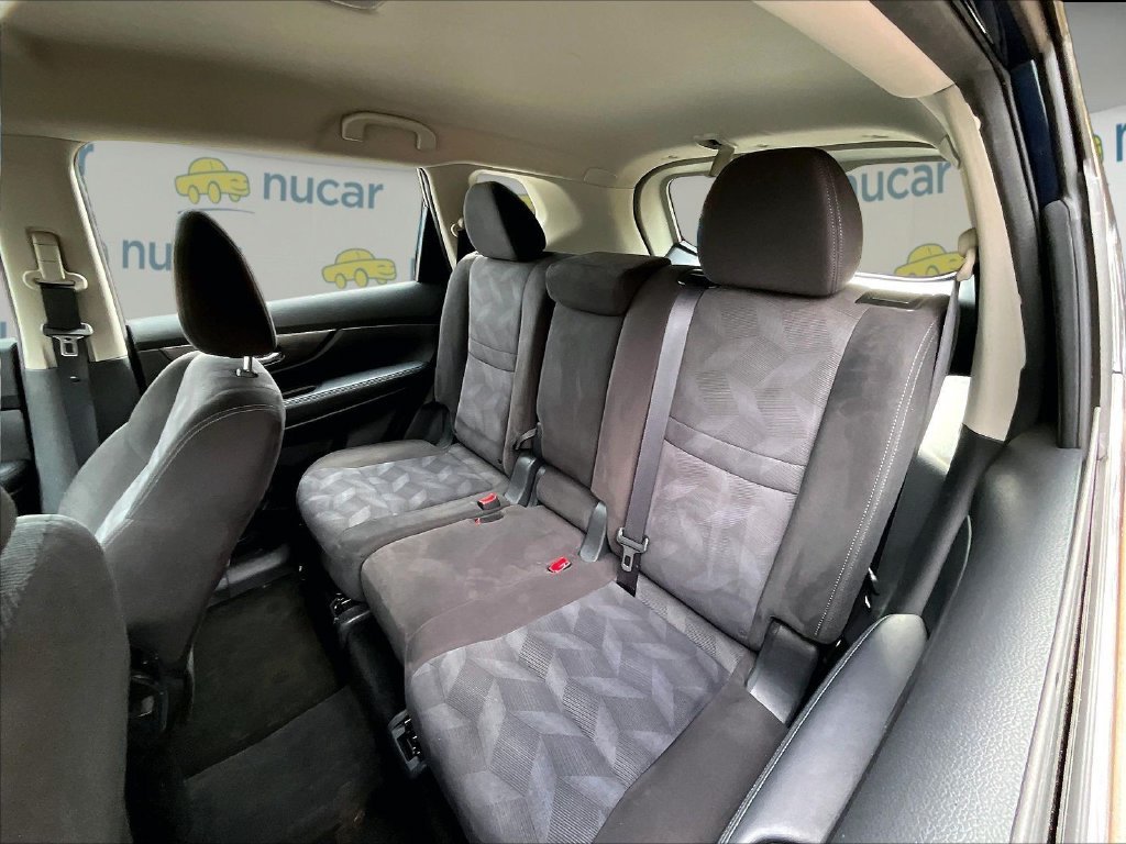 Used 2015 Arctic Blue Metallic Nissan S image 15