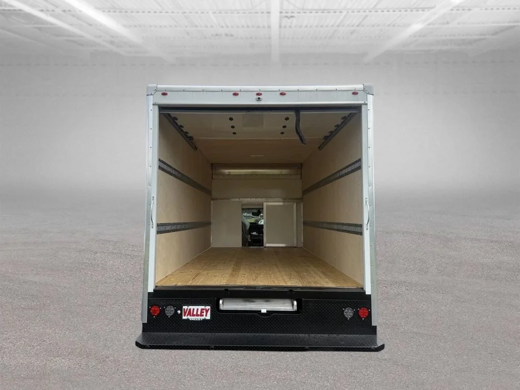 New 2027 Oxford White Ford E-450 DRW image 36