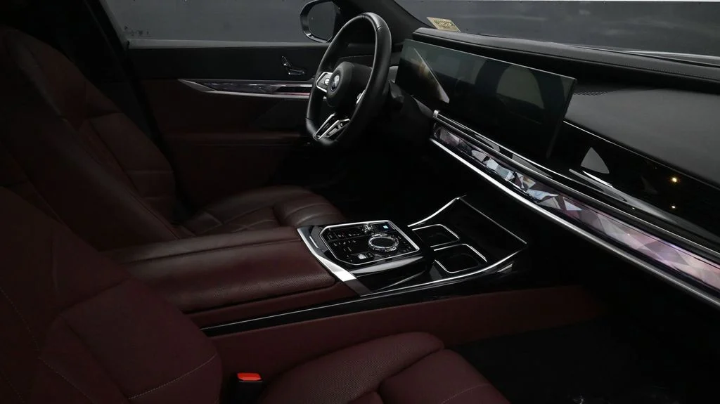 2025 BMW i7 50 - Photo 15