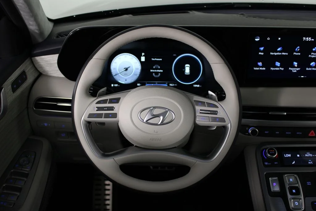 Used 2024 Red Hyundai Calligraphy image 23