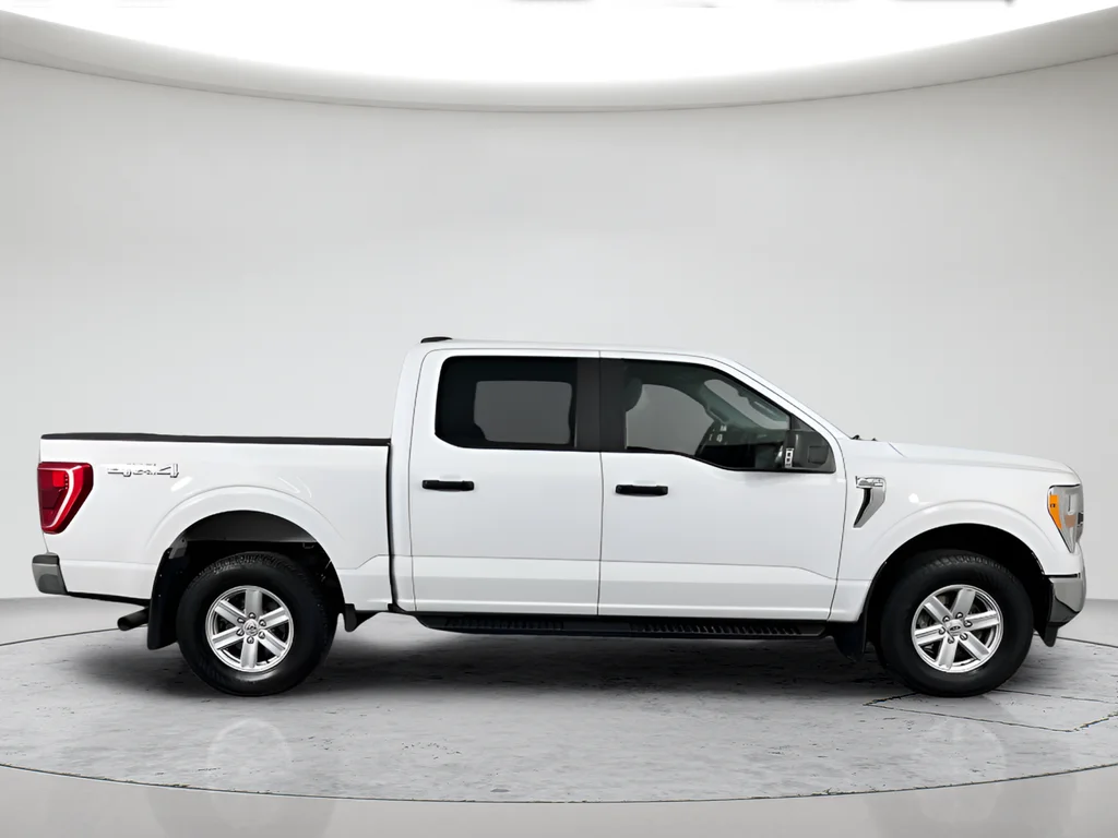 Used 2021 White Ford XLT image 5
