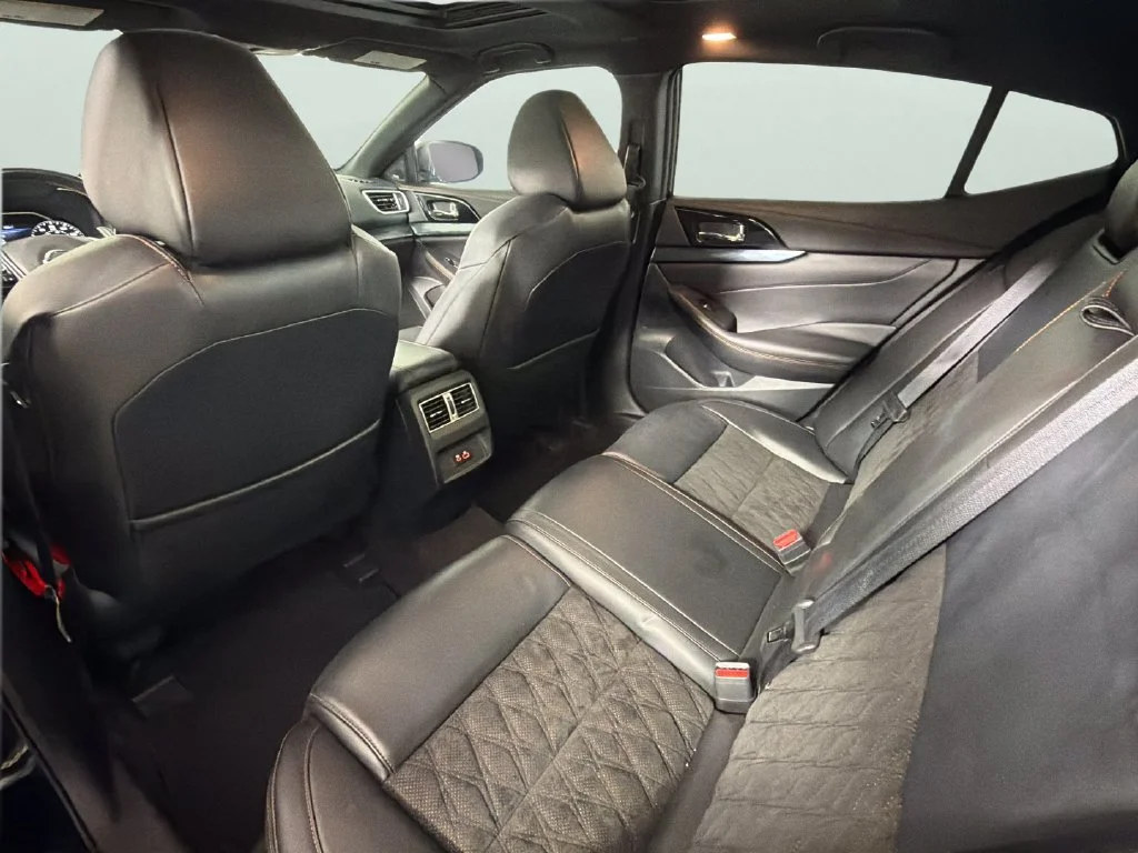 Used 2022 Black Nissan SR Xtronic CVT image 28