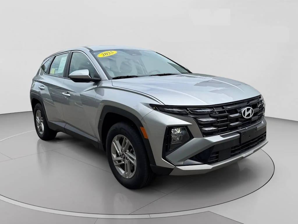 Used 2025 Silver Hyundai SE image 1