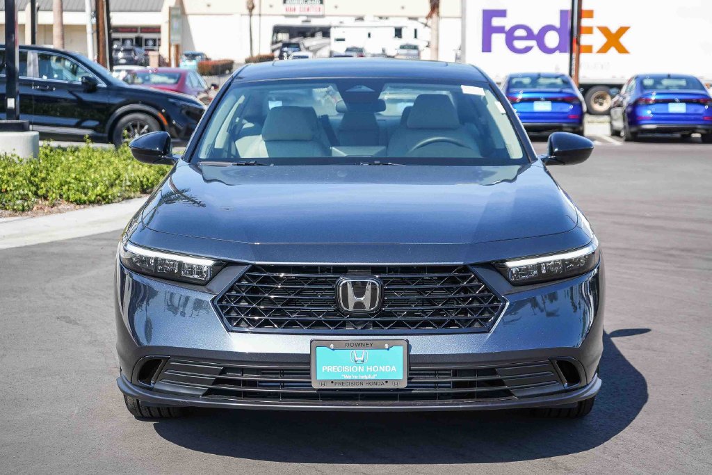 New 2026 Meteorite Gray Metallic Honda SE image 2