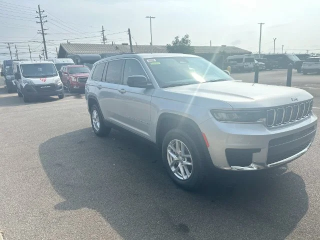 New 2026 Silver Zynith Exterior Paint Jeep Laredo image 12