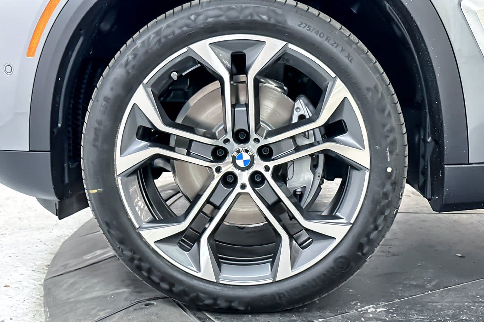 Used 2026 Skyscraper Grey Metallic BMW xDrive40i image 25