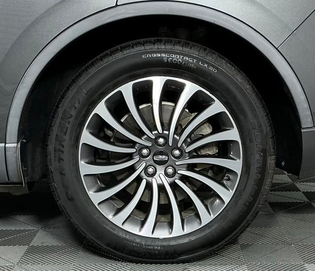 Used 2020 Gray Lincoln Reserve image 10