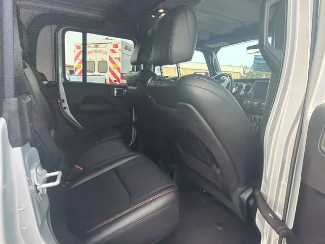 Used 2022 Silver Zynith Clearcoat Jeep Rubicon image 12