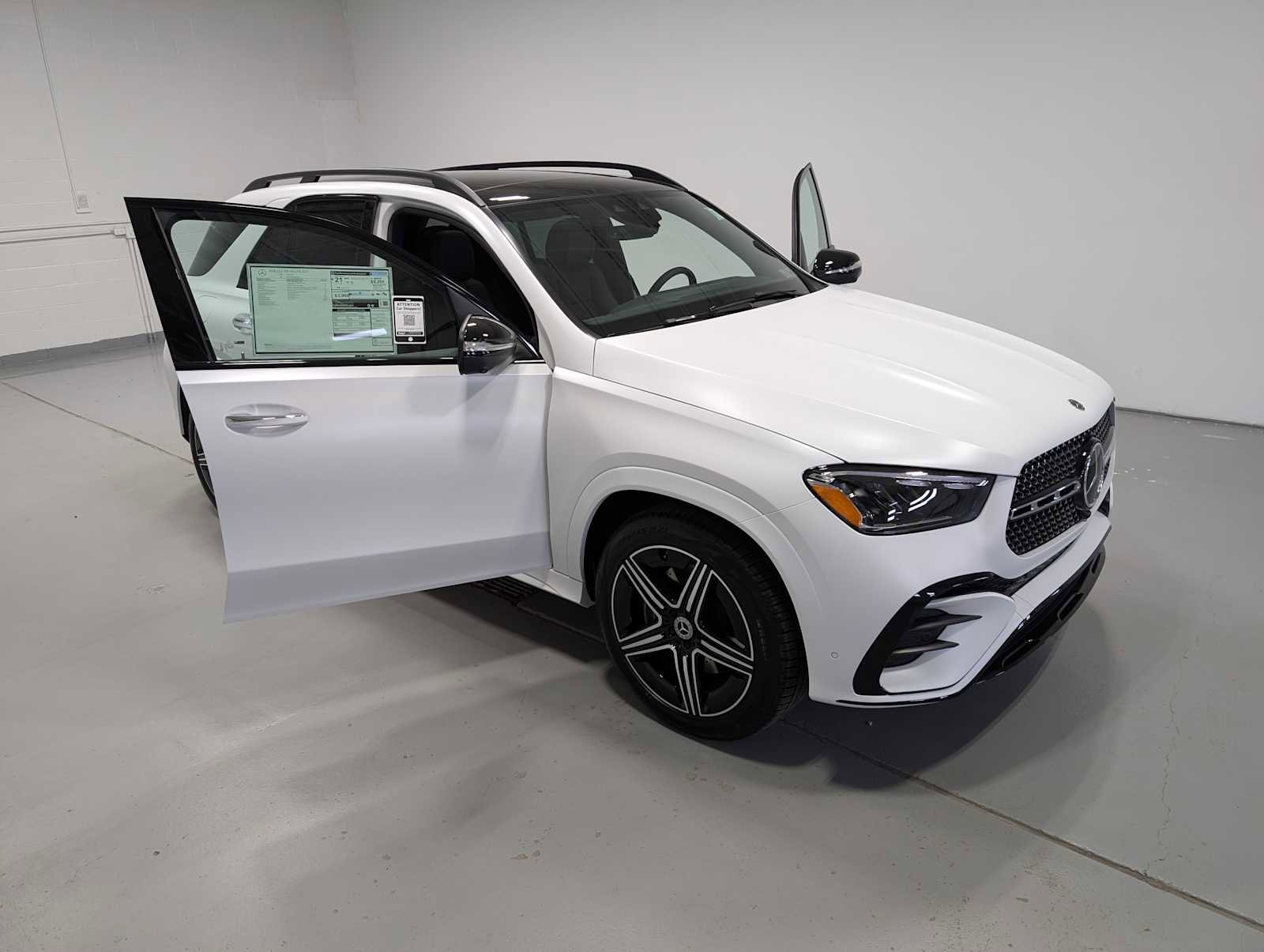 New 2026 MANUFAKTUR Moonlight White Magno Mercedes-Benz GLE 450 image 14