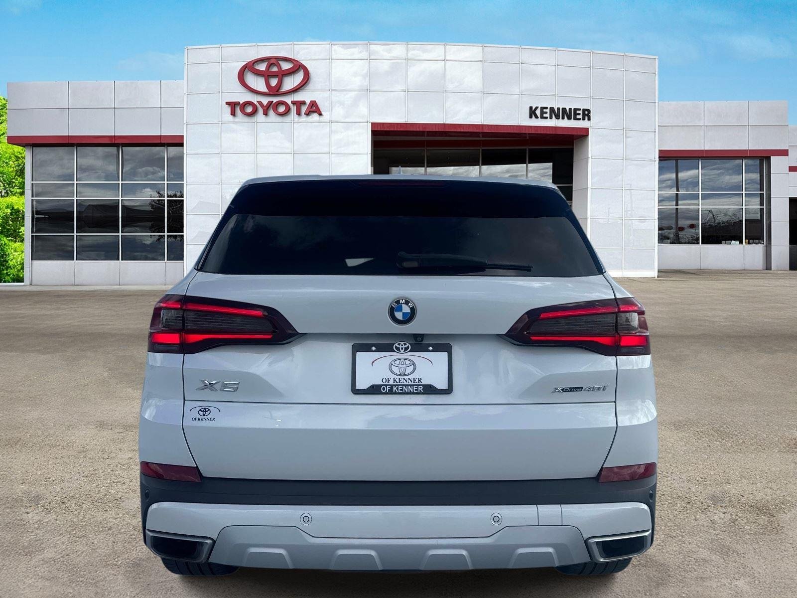 Used 2022 Mineral White Metallic BMW xDrive40i image 5