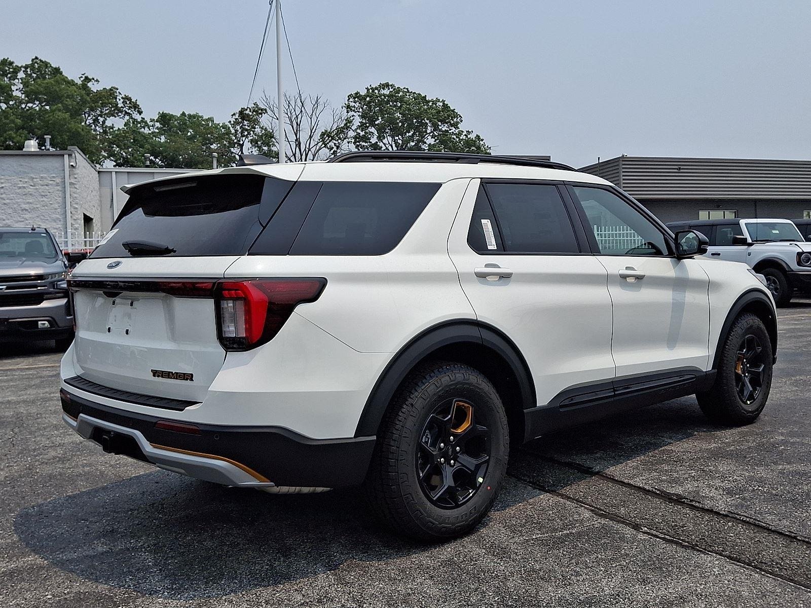 New 2026 Star White Metallic Tri-Coat Ford Tremor® image 4