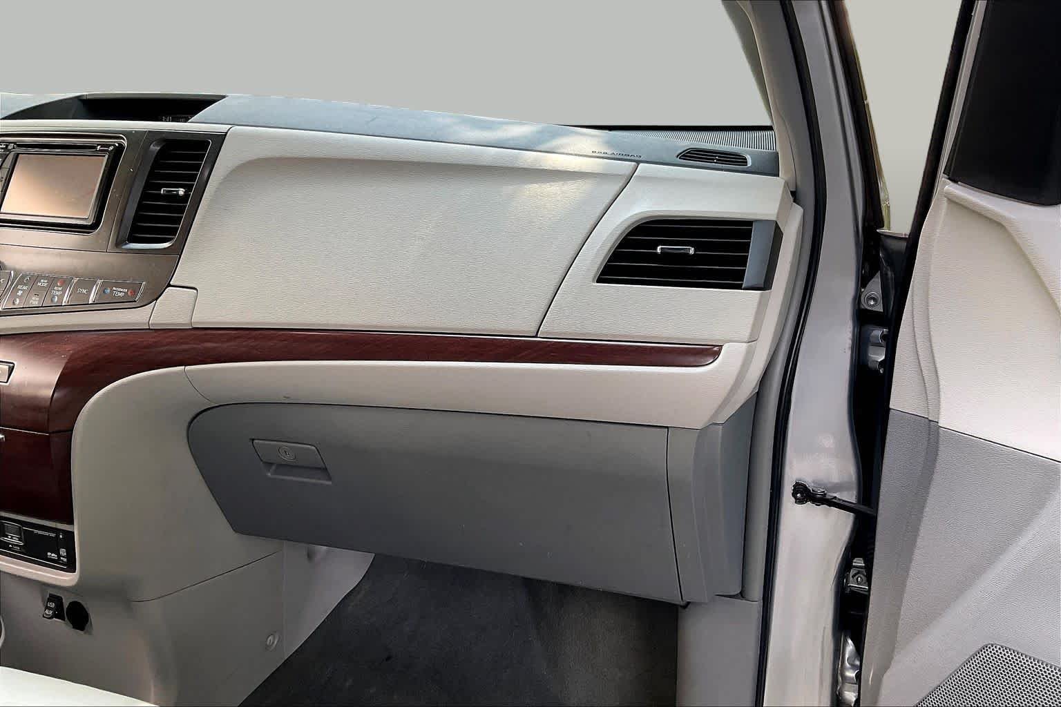 Used 2014 Silver Sky Metallic Toyota XLE image 18
