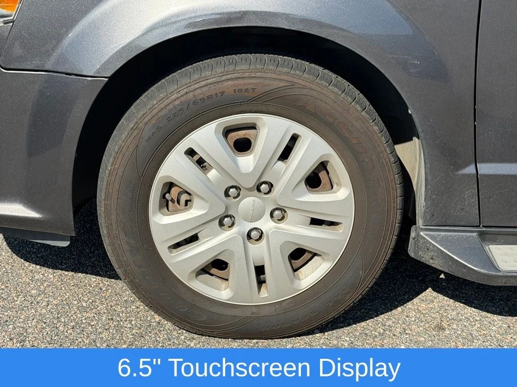 Used 2018 Gray Dodge SE image 12