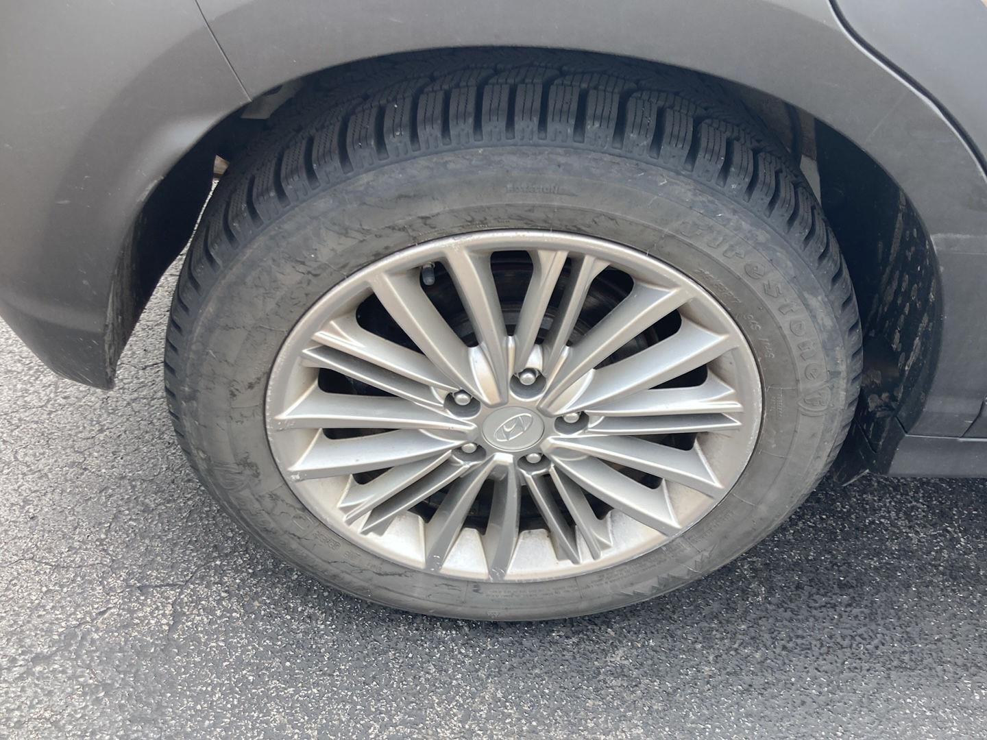 Used 2020 Chalk White Hyundai SEL image 9