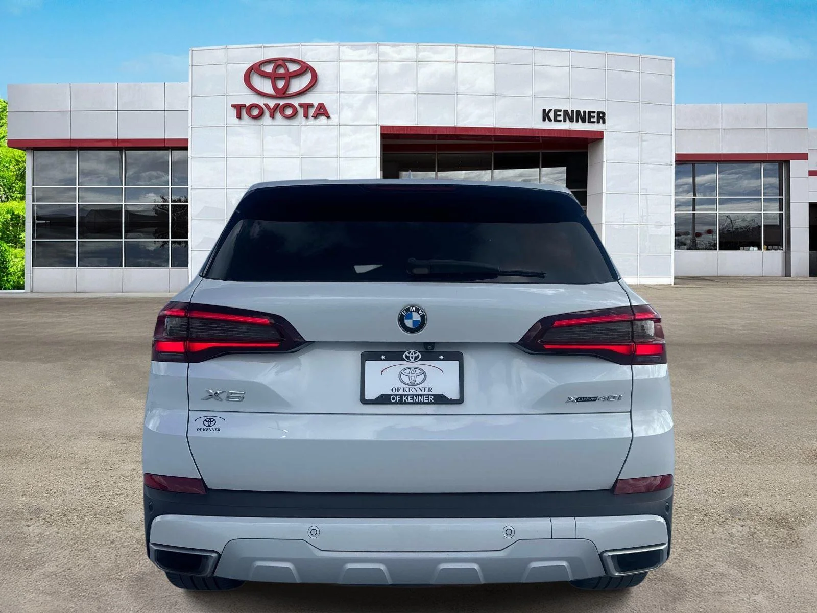 Used 2022 Mineral White Metallic BMW xDrive40i image 5