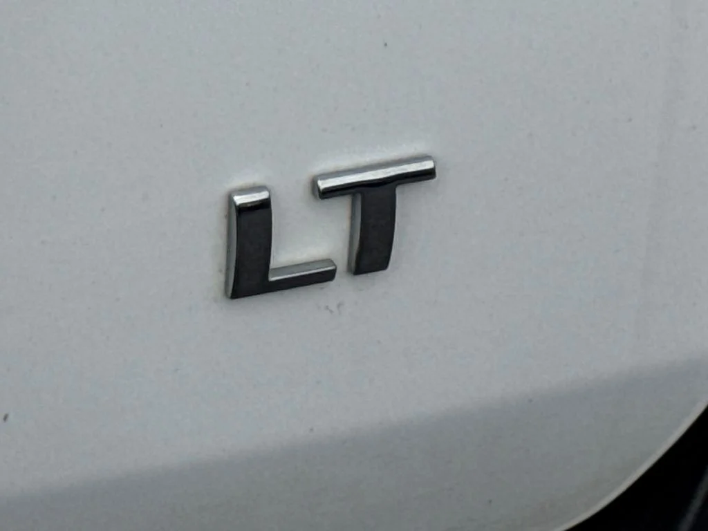 Used 2019 Summit White Chevrolet 3LT image 25