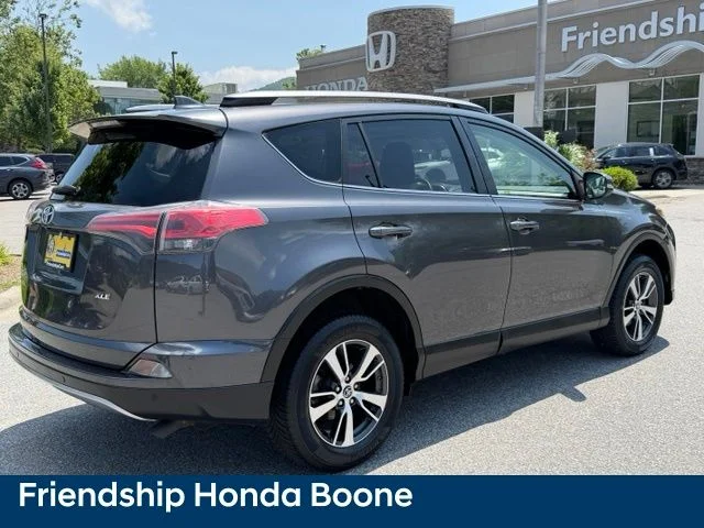 Used 2018 Gray Toyota XLE image 5
