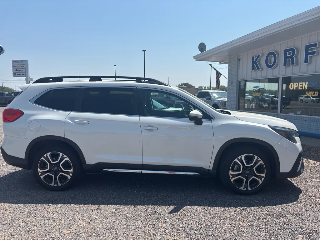 Used 2023 Crystal White Pearl Subaru Limited image 3