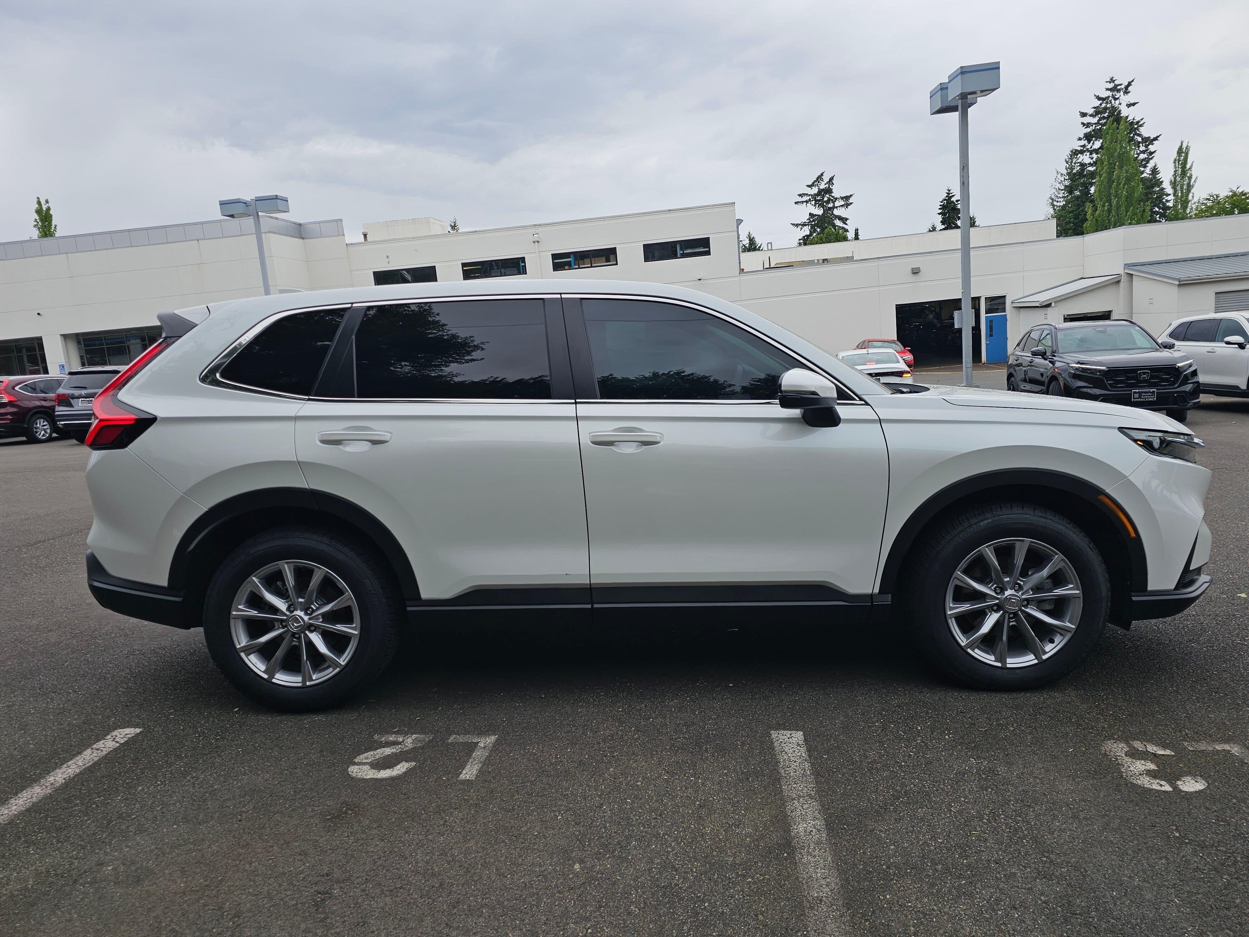 Used 2023 Platinum White Pearl Honda EX image 8