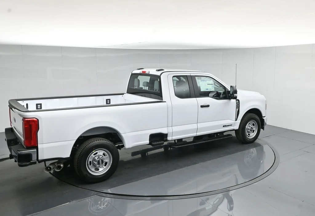 New 2026 Oxford White Ford XL image 38