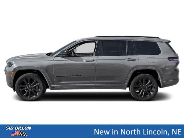 New 2026 Diamond Black Crystal Pearl-Coat Exterior Paint Jeep Laredo Altitude image 4