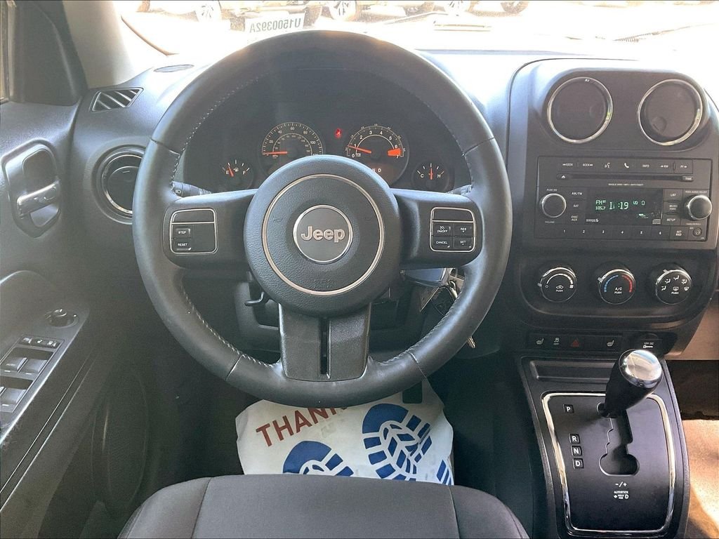 Used 2014 White Jeep Latitude image 17