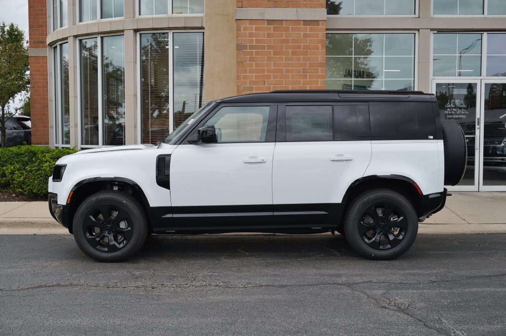 New 2026 Fuji White Land Rover X-Dynamic SE image 2