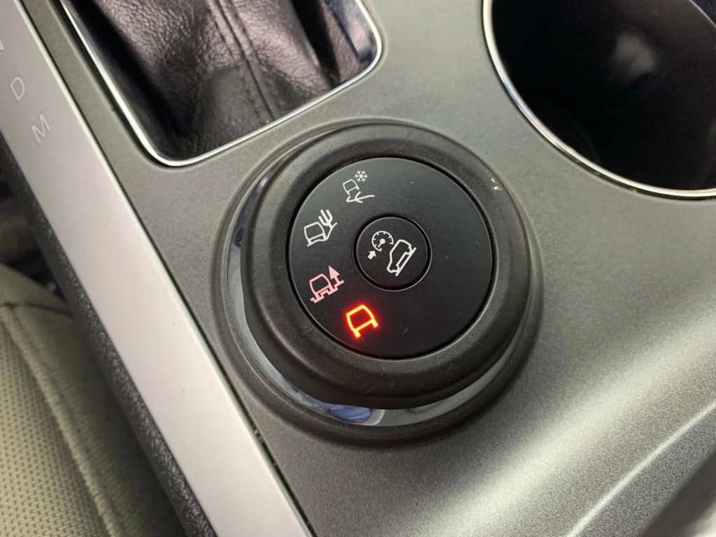 Used 2015 Gray Ford XLT image 17