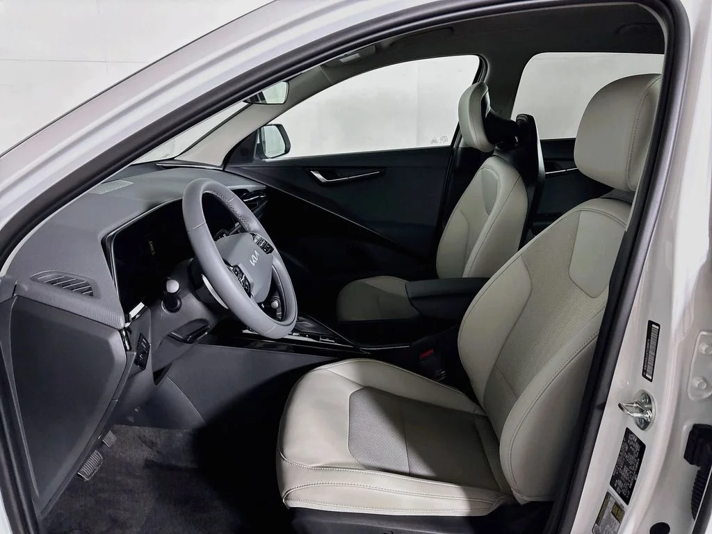New 2026 Snow White Pearl Kia EX image 11