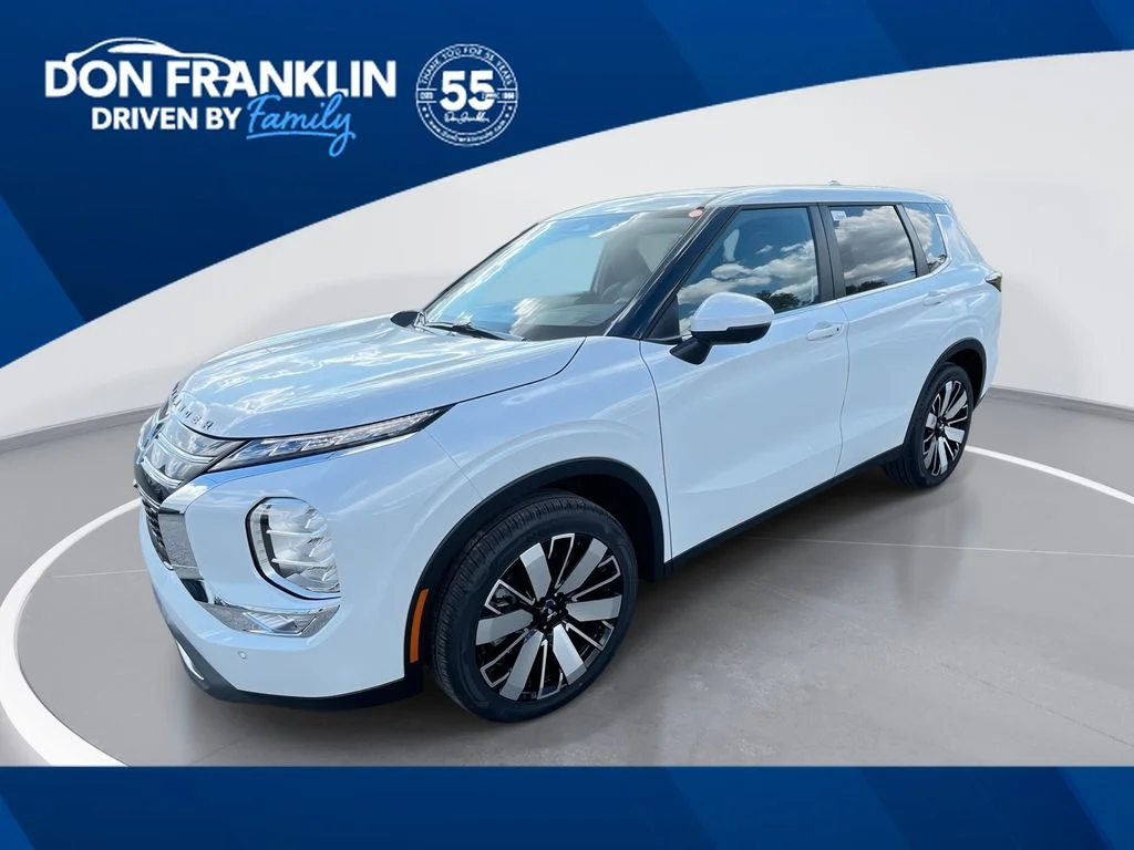 2025 Mitsubishi Outlander SE 2WD's photo