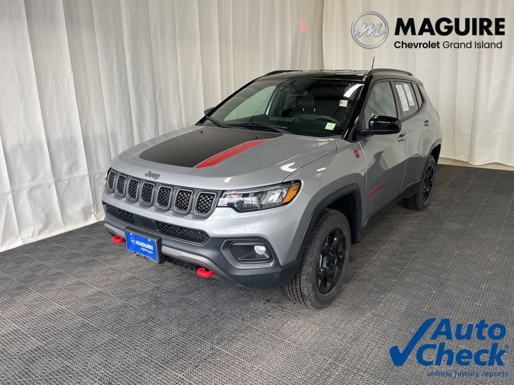 Used 2023 Silver Jeep Trailhawk image 1
