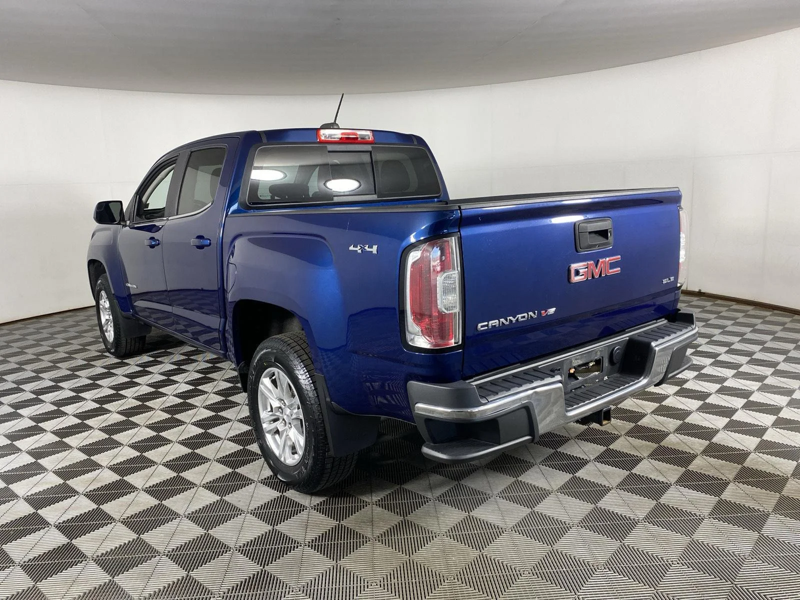 Used 2020 Blue Emerald Metallic GMC 4WD SLE image 8