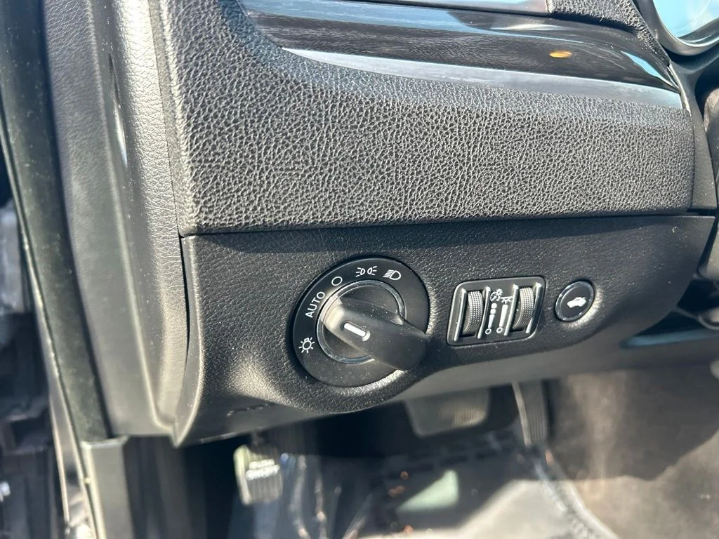 Used 2021 Black Chrysler Touring image 34