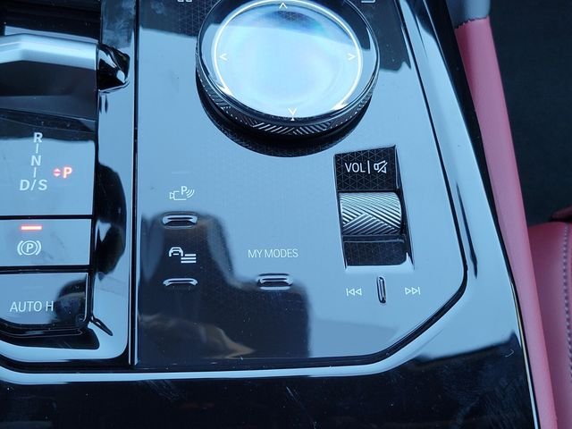 Used 2026 Gray BMW 550e xDrive image 18
