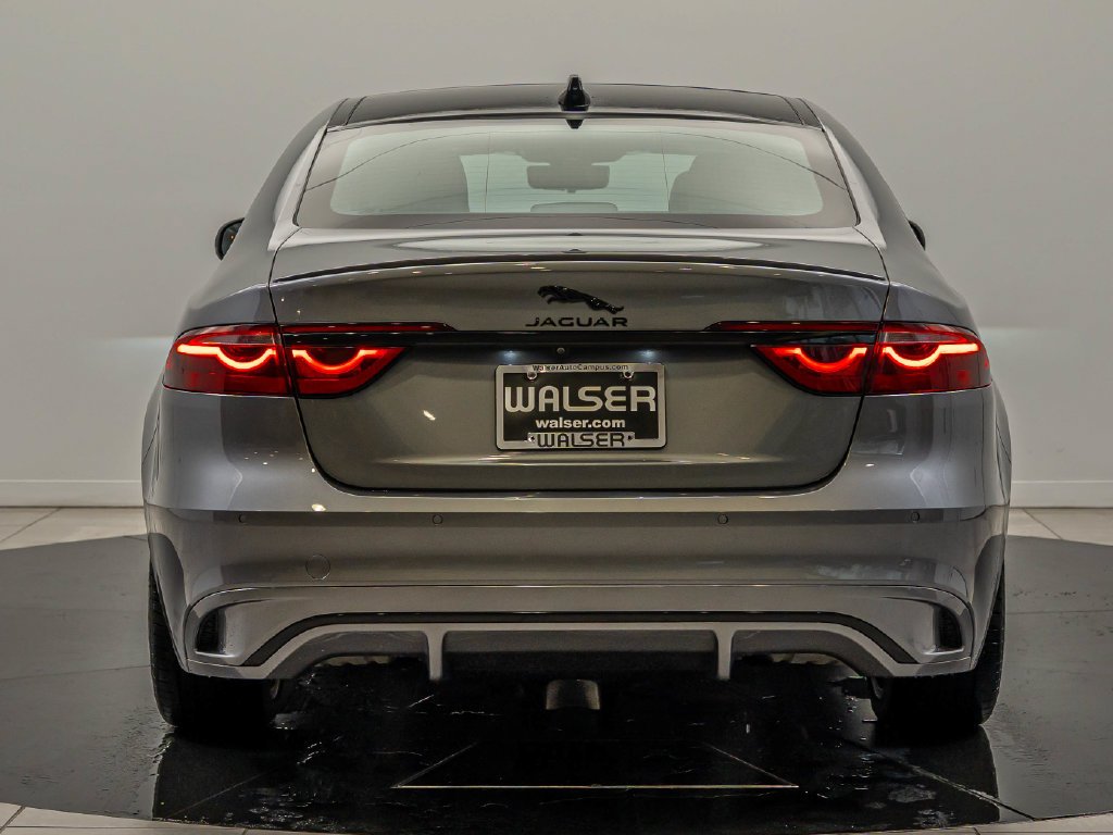Used 2024 Eiger Gray Metallic Jaguar R-Dynamic SE image 6