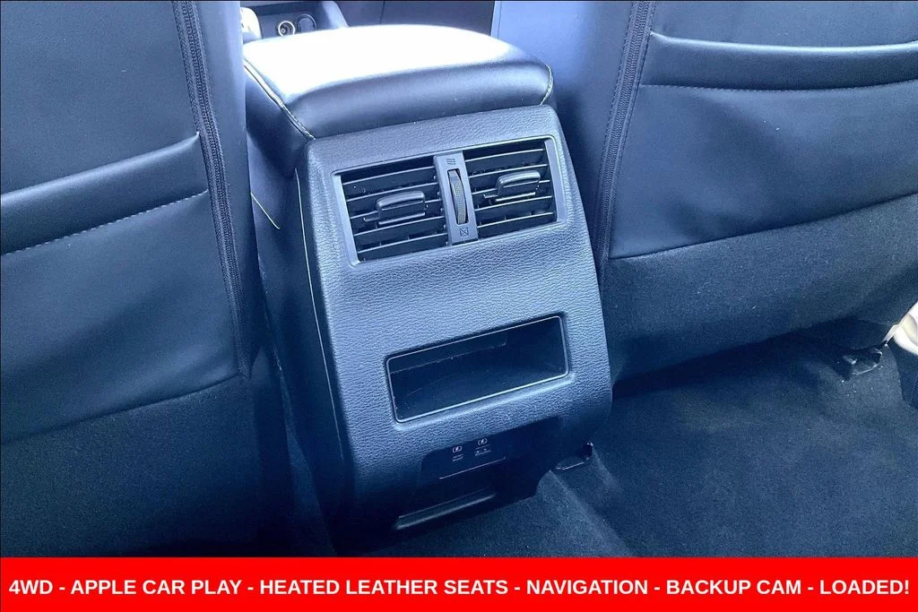 Used 2022  Mitsubishi SE image 10