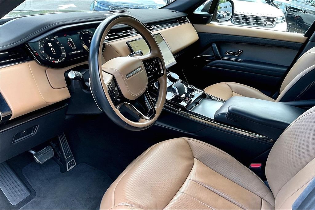Used 2023  Land Rover SE Dynamic image 13