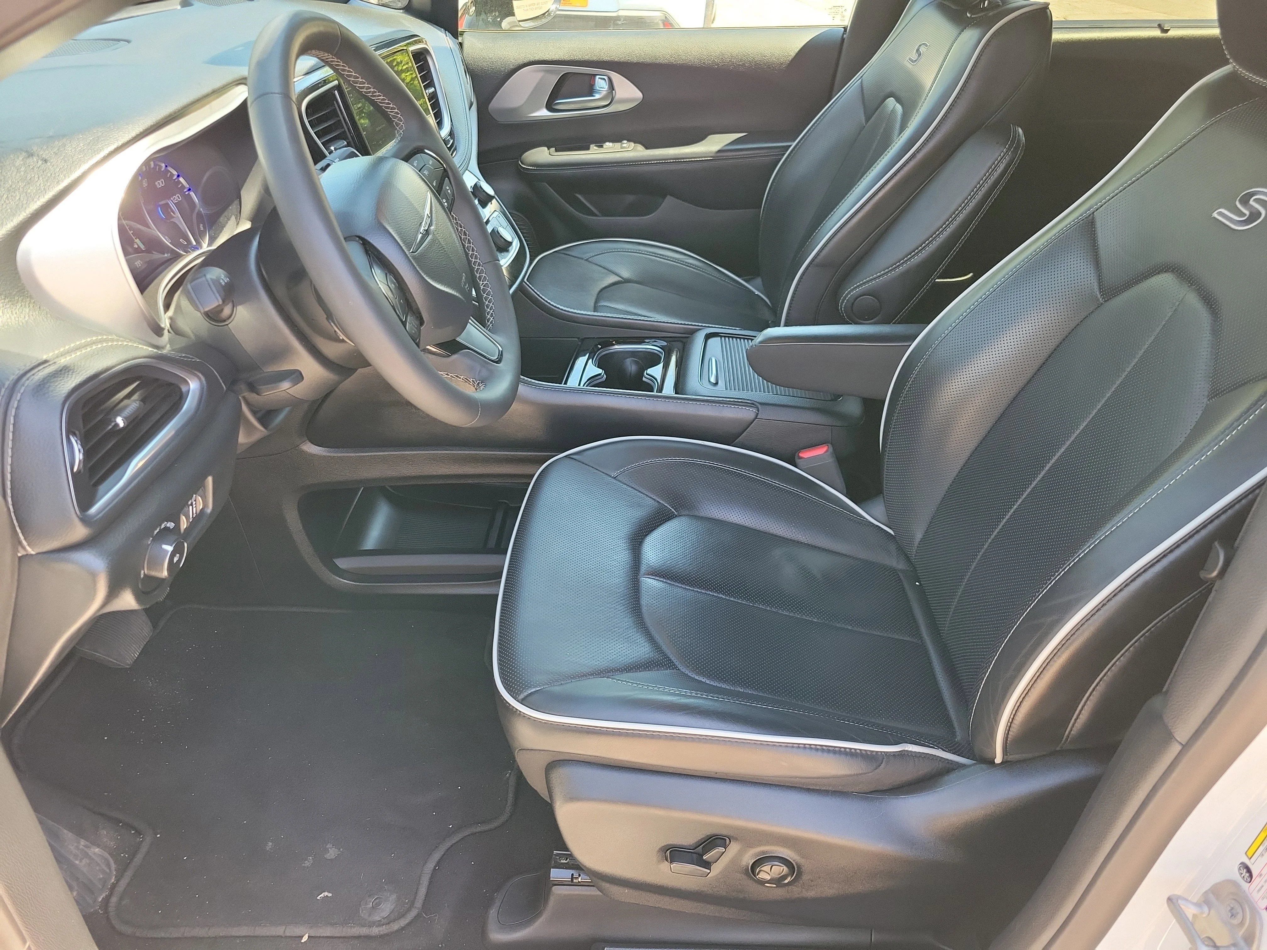 2025 Chrysler Pacifica Limited - Photo 6