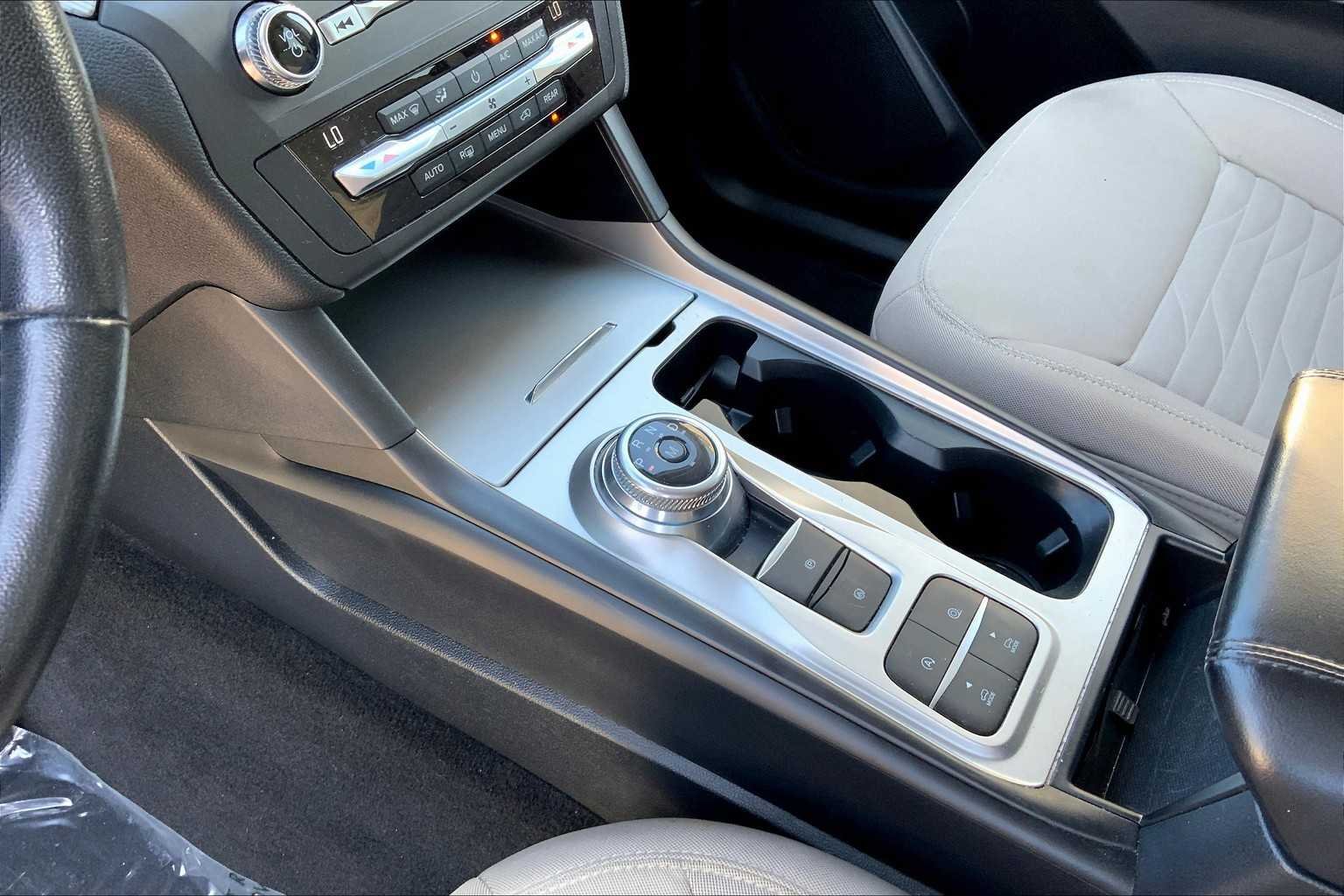 Used 2020 Oxford White Ford XLT image 15