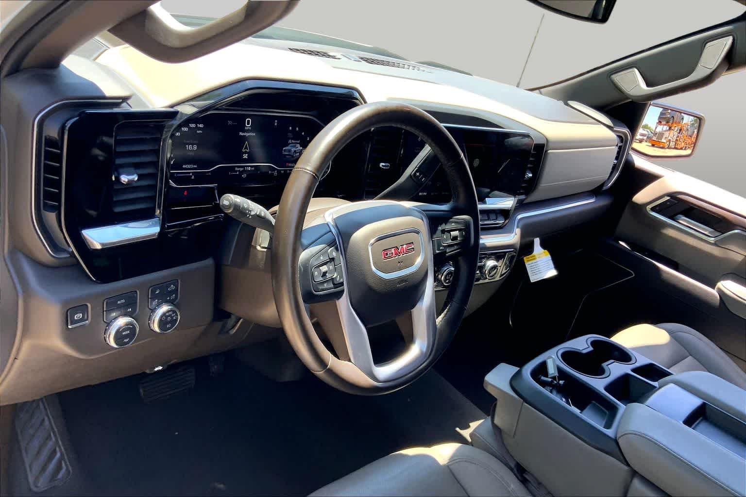 Used 2025 Summit White GMC SLT image 17