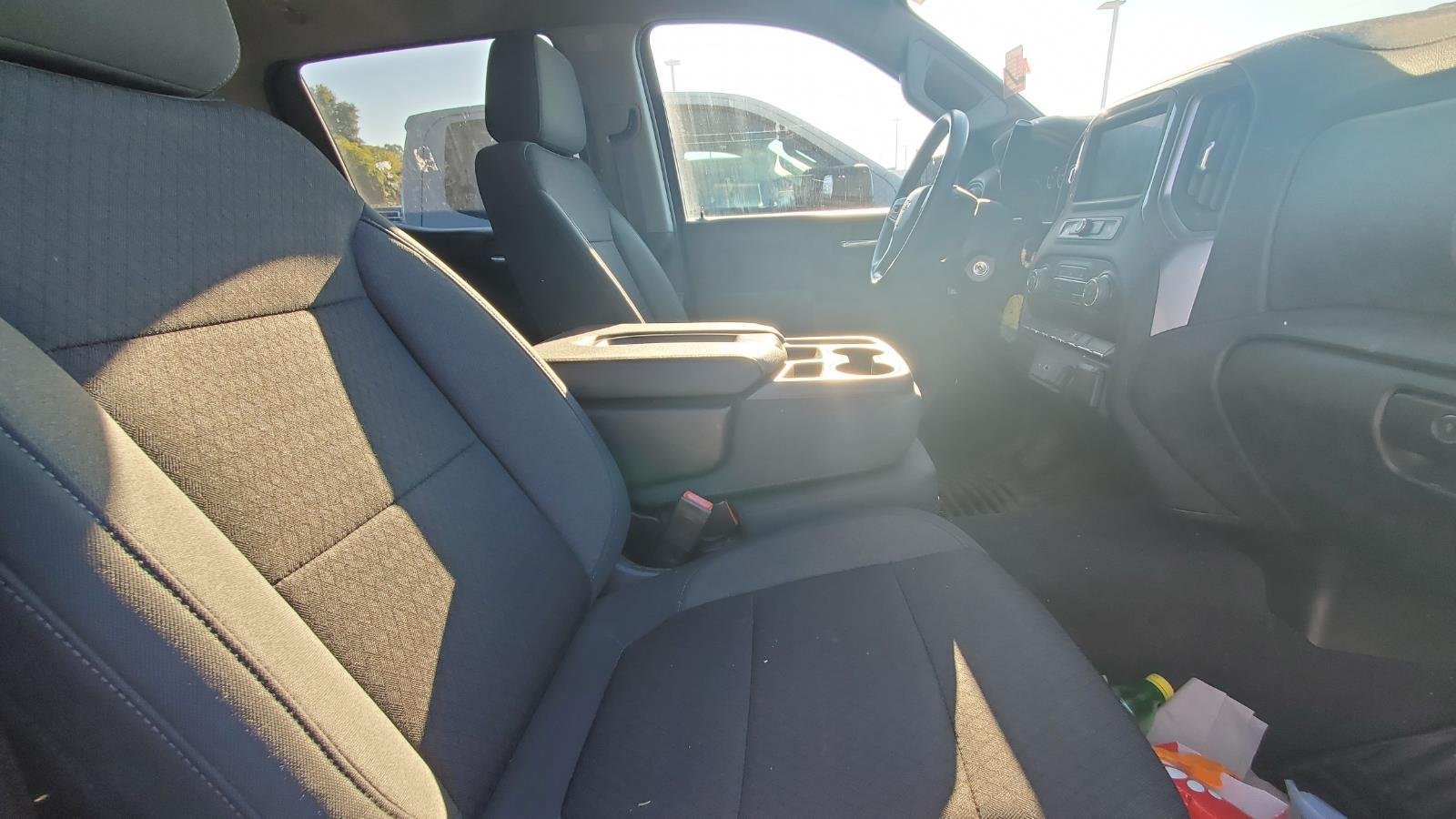 2022 Chevrolet Silverado 1500 Custom photo 3