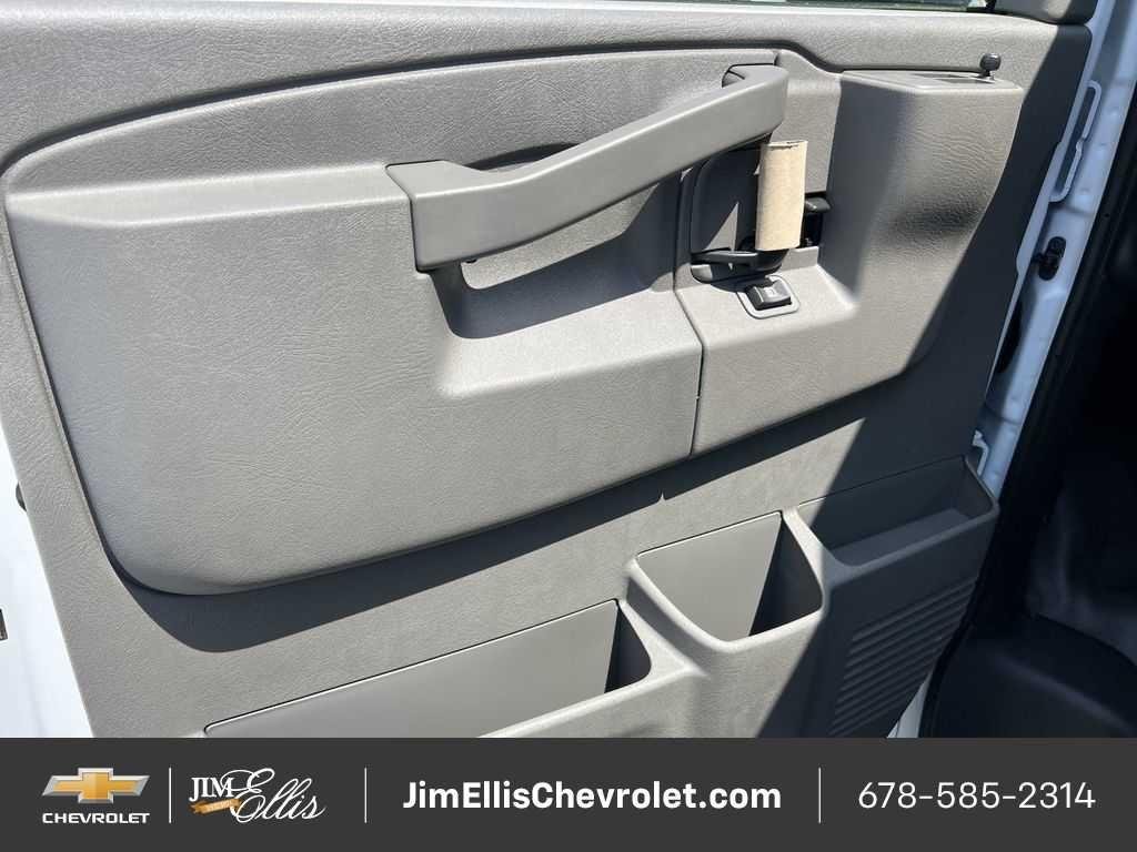 2025 Chevrolet Express Cargo Work Van - Photo 9
